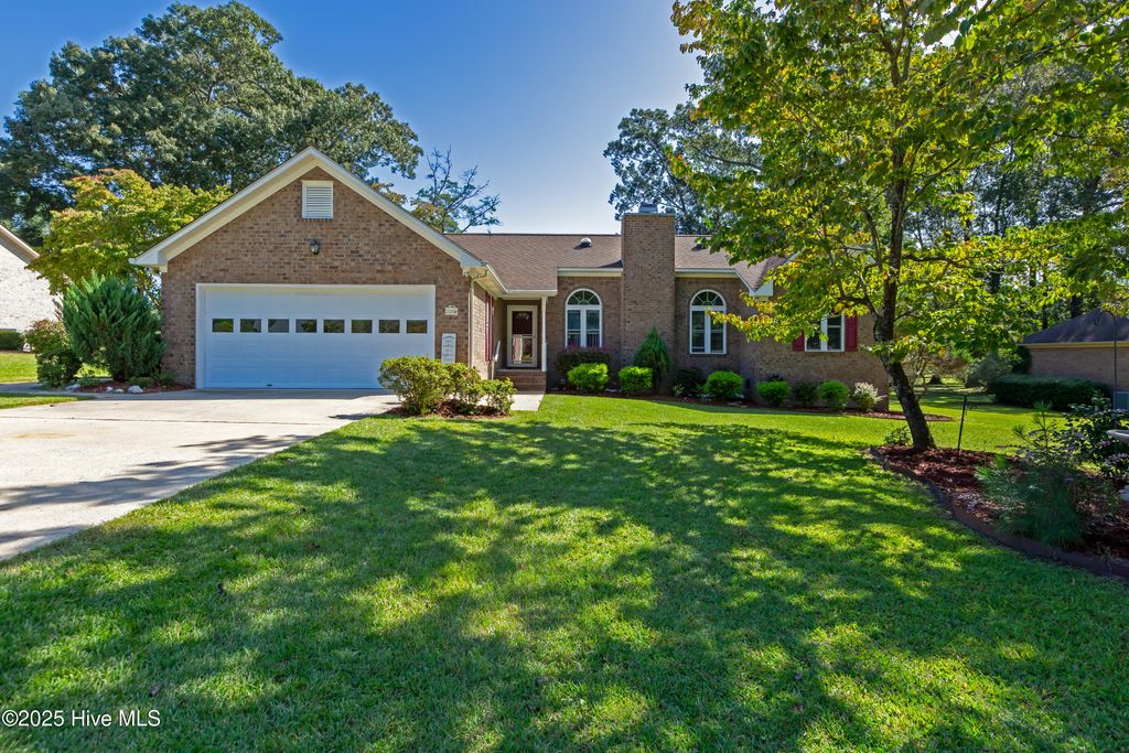 Photo of 306 N Carolina Drive, New Bern, NC 28562 (MLS # 100535851)