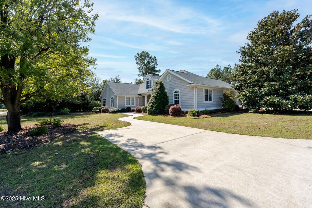 Photo of 83 Willard Tatum Road, Elizabethtown, NC 28337 (MLS # 100535382)