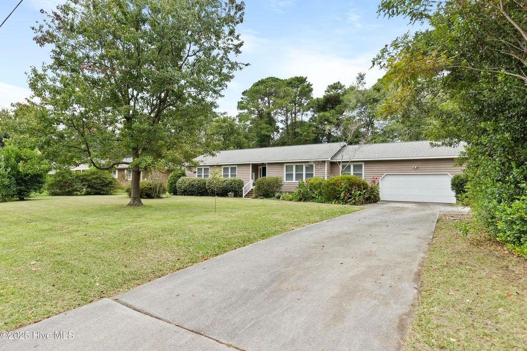 Photo of 405 Brookshire Lane, Wilmington, NC 28409 (MLS # 100531076)