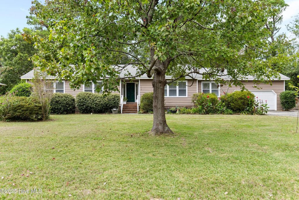 Photo of 405 Brookshire Lane, Wilmington, NC 28409 (MLS # 100531076)