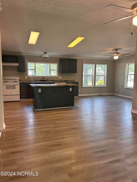 Manufactured Home in Hope Mills NC 4720 Madison Drive 1.jpg