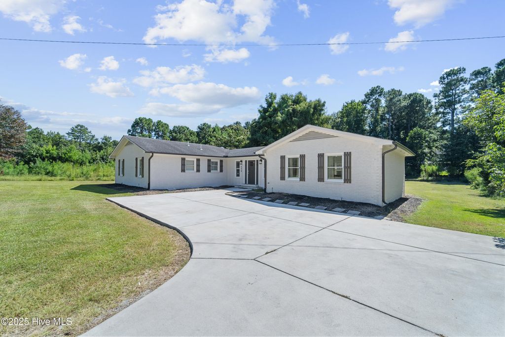 Photo of 648 Hughes Road, Hampstead, NC 28443 (MLS # 100533813)