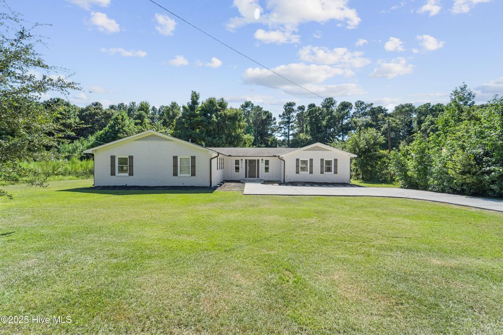 Photo of 648 Hughes Road, Hampstead, NC 28443 (MLS # 100533813)