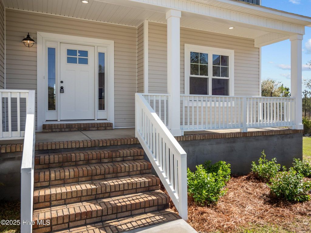Photo of 301 E Ivybridge Drive, Hubert, NC 28539 (MLS # 100487102)
