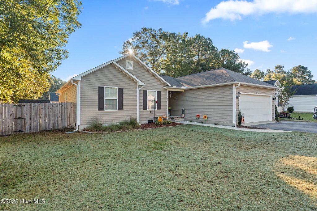Photo of 145 Woodgreen Lane, Aberdeen, NC 28315 (MLS # 100536604)