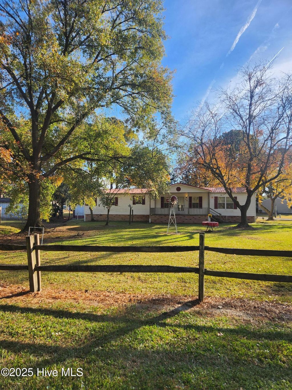 Photo of 723 W Broad Street, Beulaville, NC 28518 (MLS # 100542305)