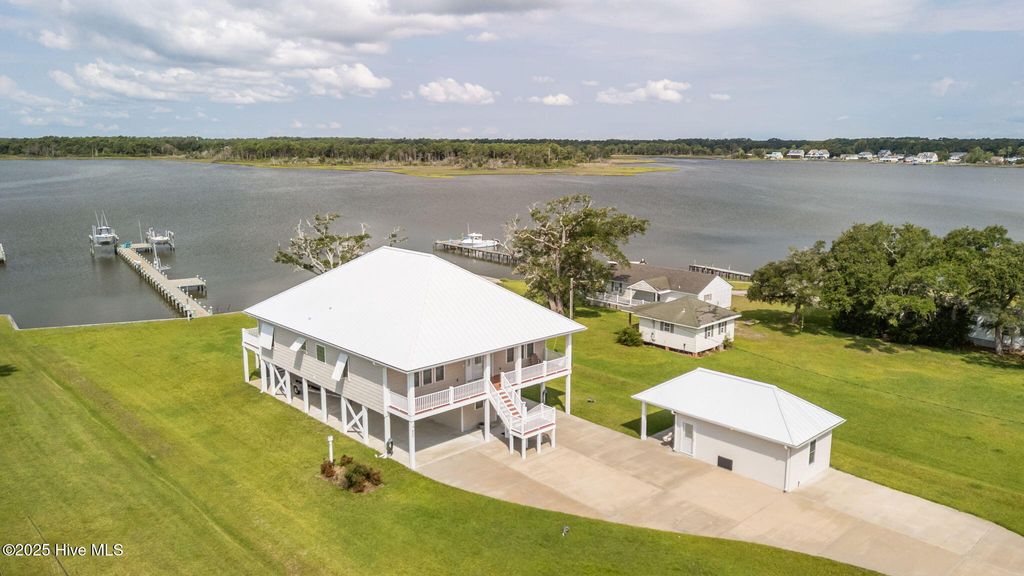 Photo of 429 Live Oak Road, Newport, NC 28570 (MLS # 100521253)