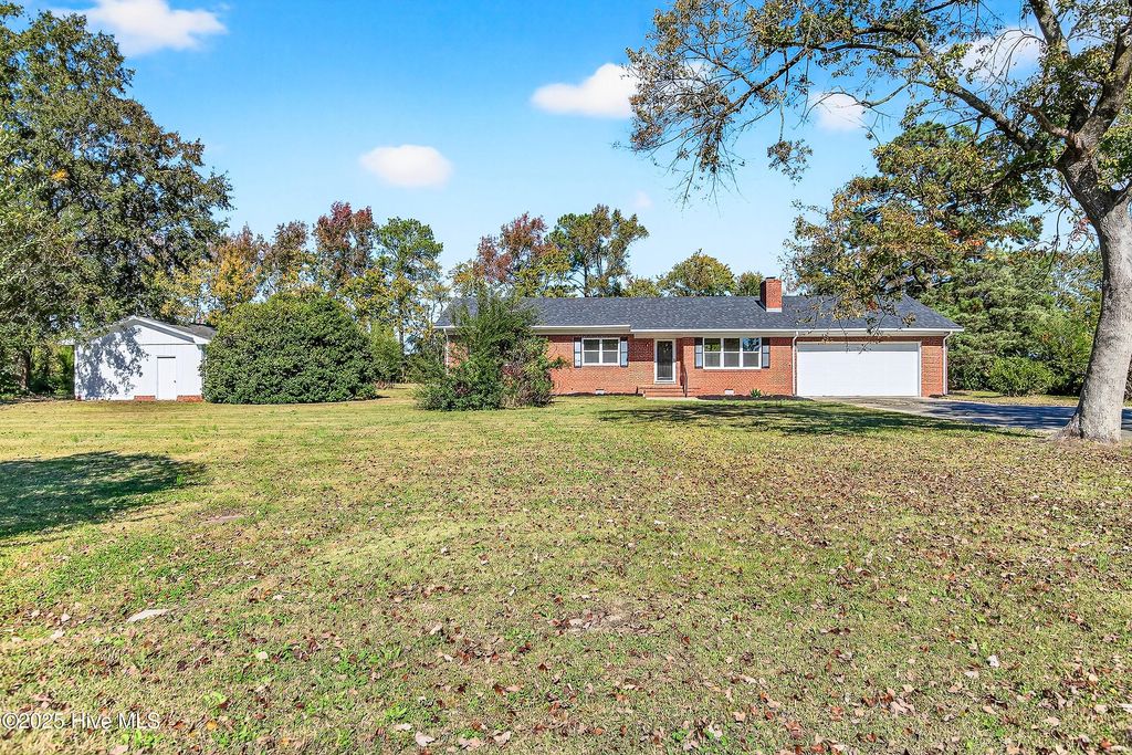 Photo of 165 Thomas Humphrey Road, Jacksonville, NC 28454 (MLS # 100543358)