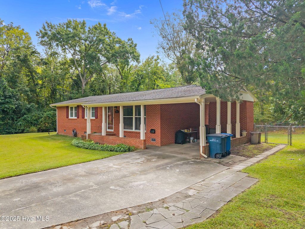 Photo of 505 Maple Street, Jacksonville, NC 28540 (MLS # 100533957)
