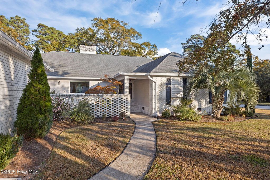 Photo of 1600 Chip Shot Drive, Morehead City, NC 28557 (MLS # 100541916)