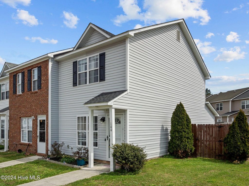 Photo of 100 Pinegrove Court, Jacksonville, NC 28546 (MLS # 100542277)