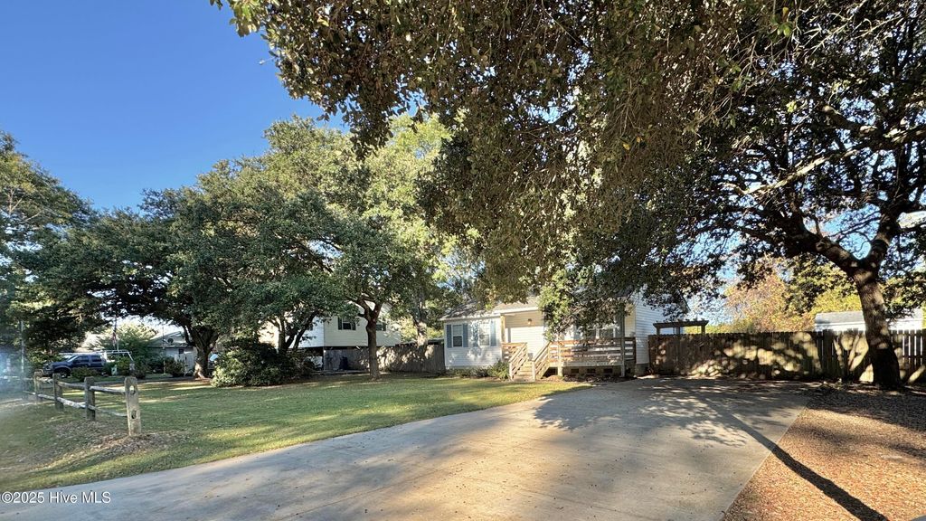 Photo of 128 Peach Tree Street, Jarvisburg, NC 27947 (MLS # 100537966)