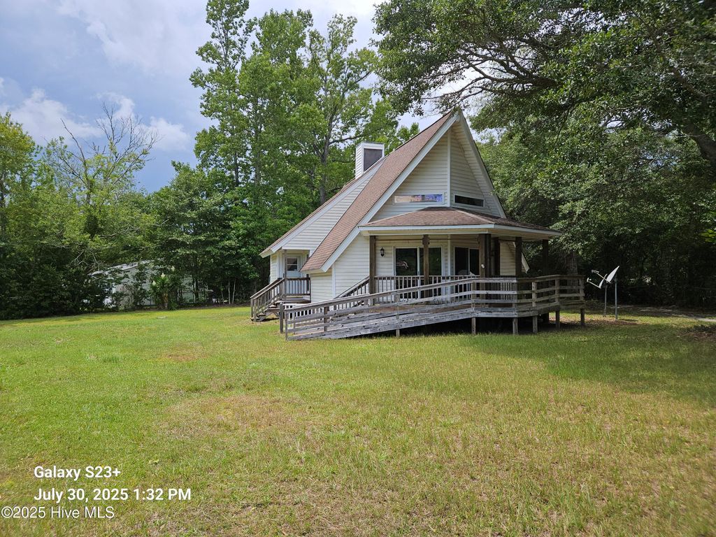 Photo of 650 Queens Creek Road, Hubert, NC 28539 (MLS # 100519913)