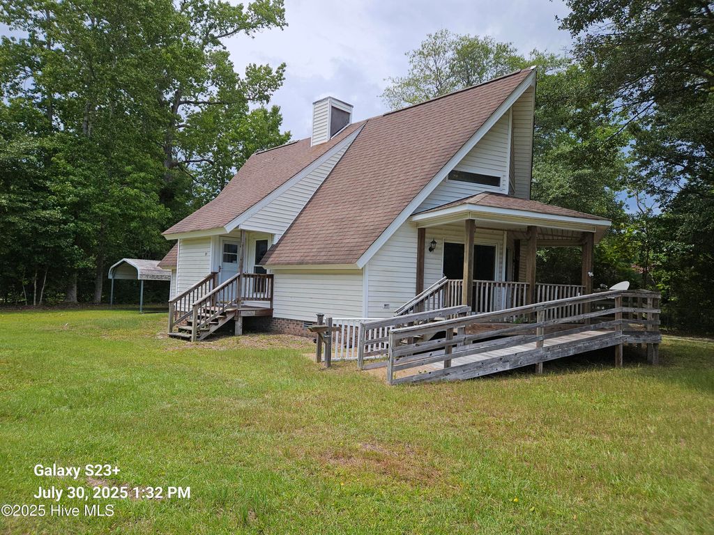 Photo of 650 Queens Creek Road, Hubert, NC 28539 (MLS # 100519913)