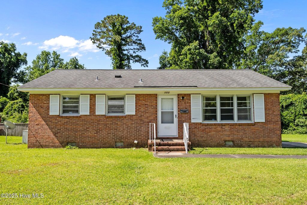Photo of 102 Mercer Road, Jacksonville, NC 28546 (MLS # 100513364)