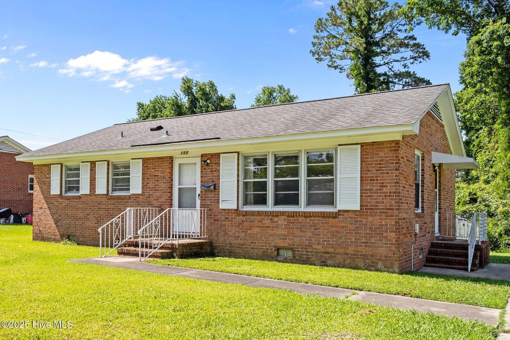 Photo of 102 Mercer Road, Jacksonville, NC 28546 (MLS # 100513364)