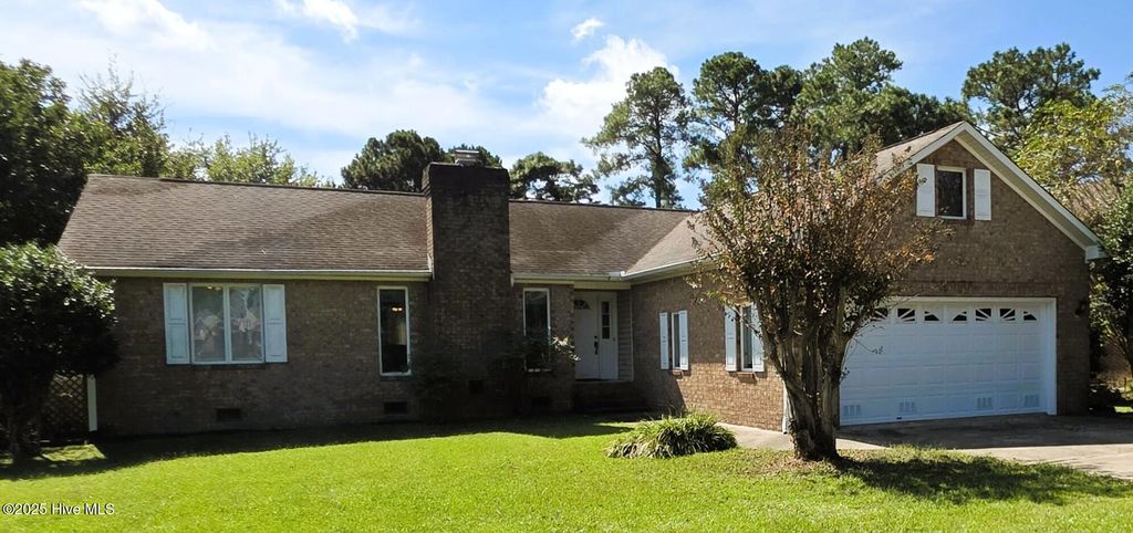 Photo of 812 Pelican Drive, New Bern, NC 28560 (MLS # 100533040)