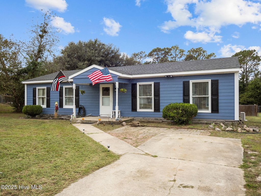 Photo of 87 Crown Point Road, Hubert, NC 28539 (MLS # 100533572)