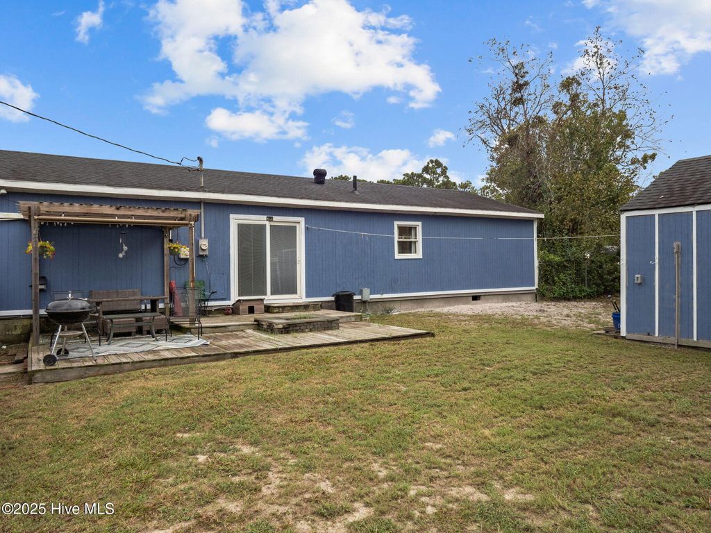 Photo of 87 Crown Point Road, Hubert, NC 28539 (MLS # 100533572)
