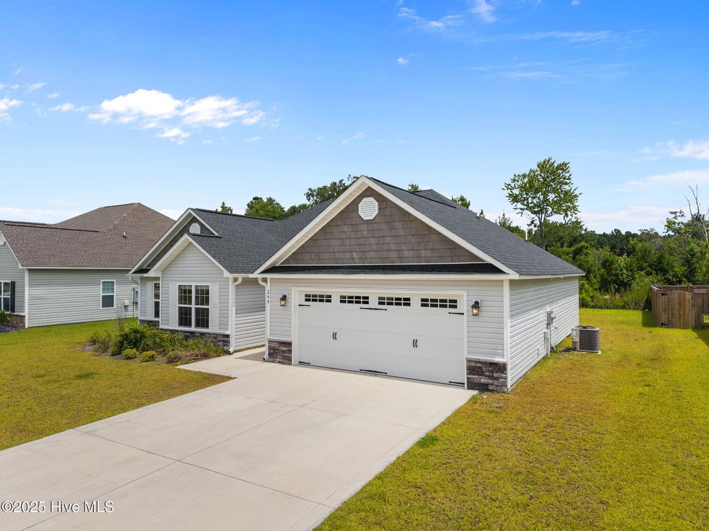 Photo of 240 Crossroads Store Drive, Jacksonville, NC 28546 (MLS # 100521511)