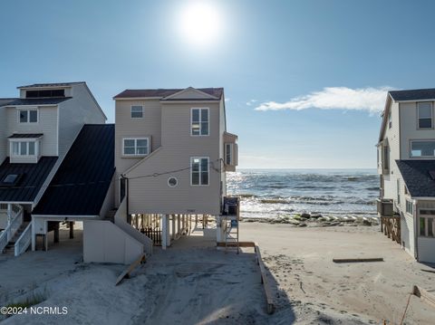 A home in North Topsail Beach