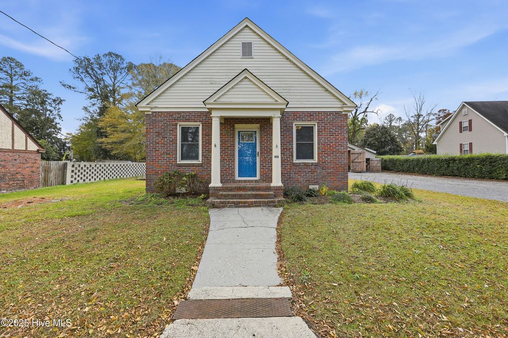 Photo of 102 W Maple Street, Gatesville, NC 27938 (MLS # 100540805)