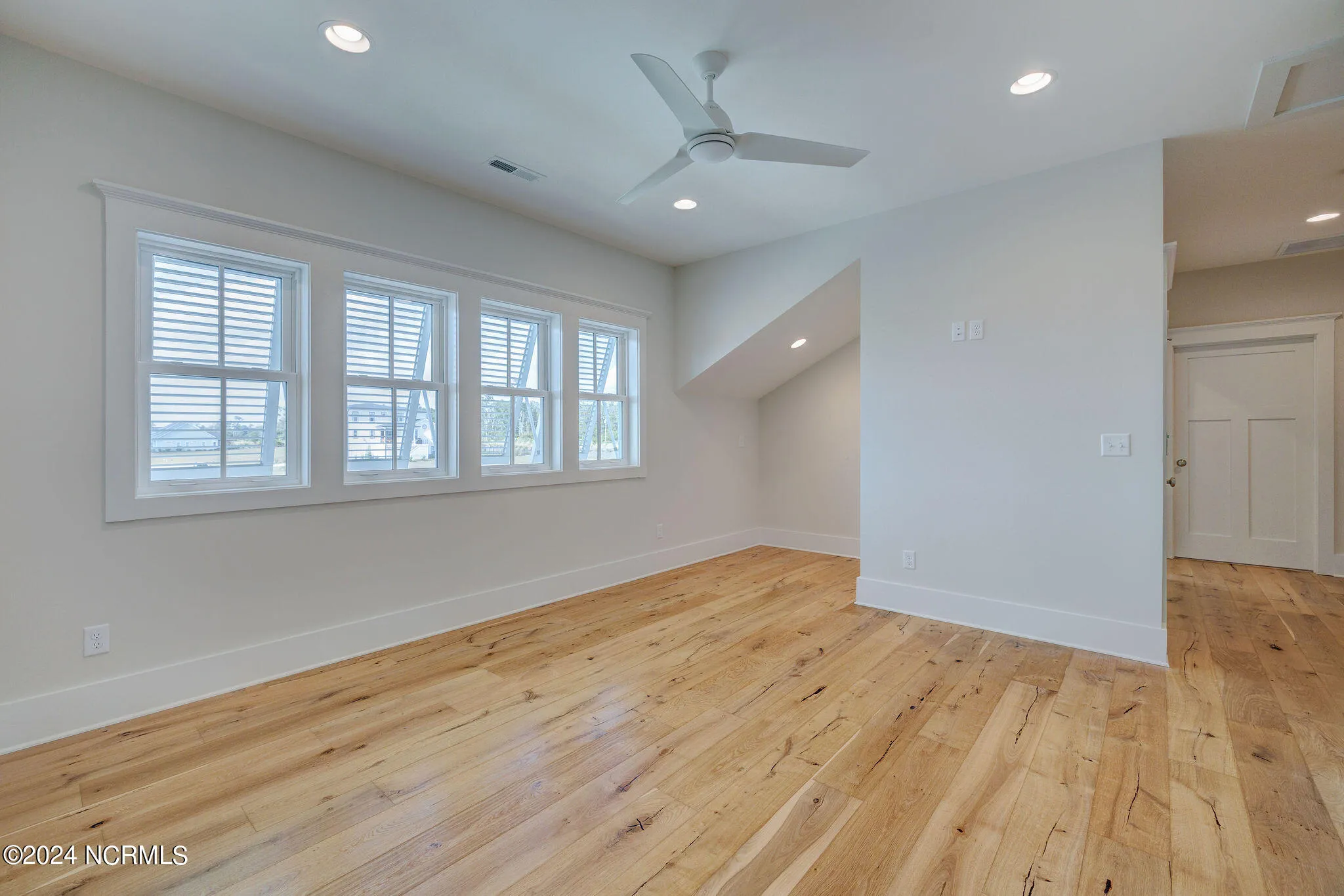 Hampstead, North Carolina 28443, United States, 5 Bedrooms Bedrooms, ,4 BathroomsBathrooms,Residential,Active,38677