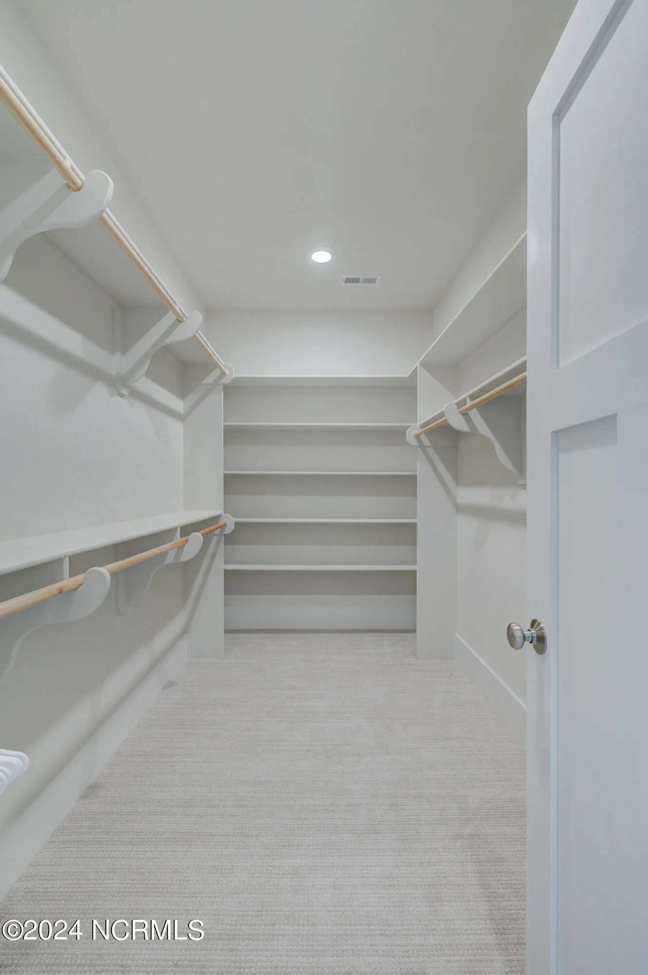 Hampstead, North Carolina 28443, United States, 5 Bedrooms Bedrooms, ,4 BathroomsBathrooms,Residential,Active,38677