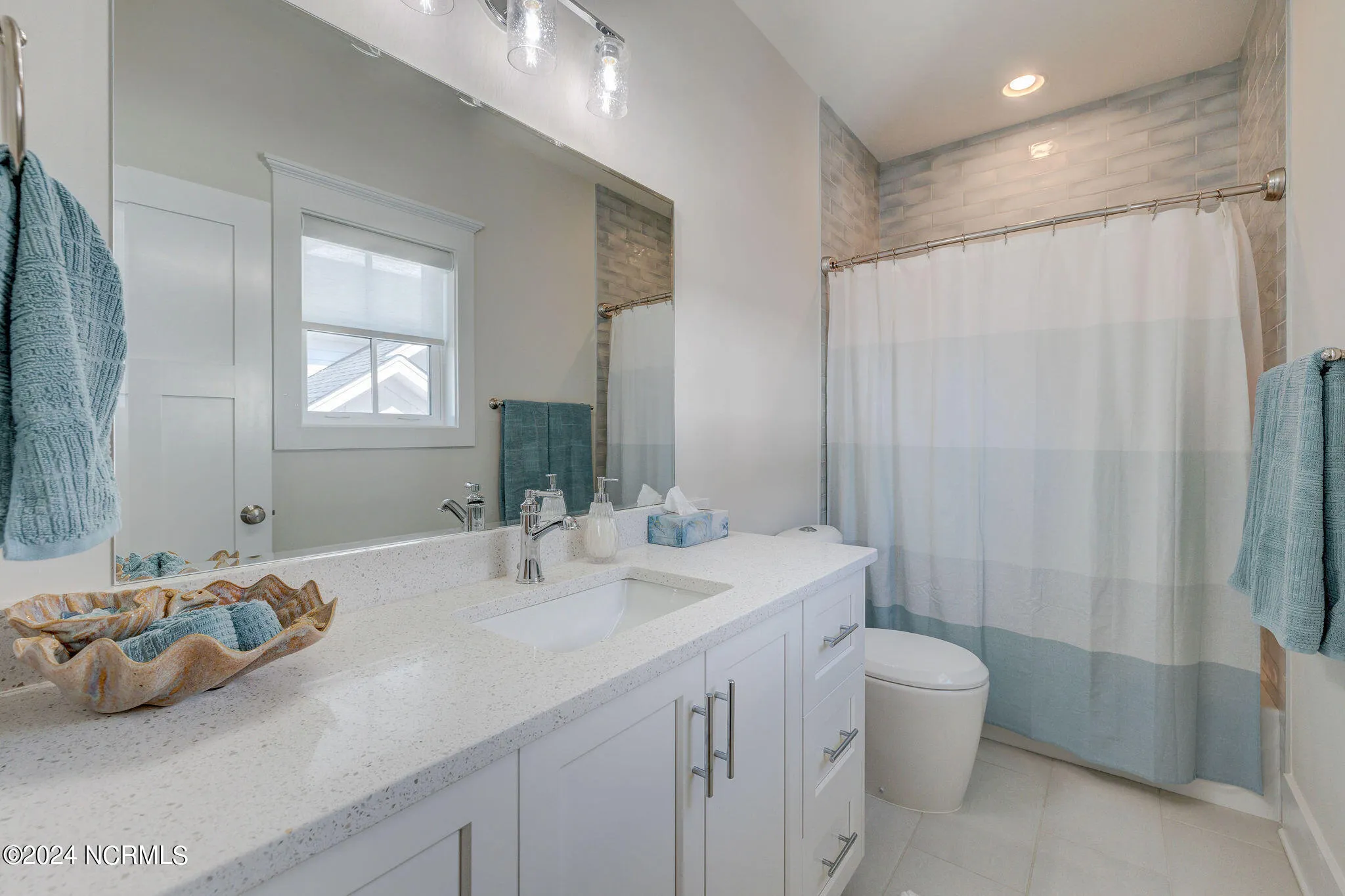 Hampstead, North Carolina 28443, United States, 5 Bedrooms Bedrooms, ,4 BathroomsBathrooms,Residential,Active,38677