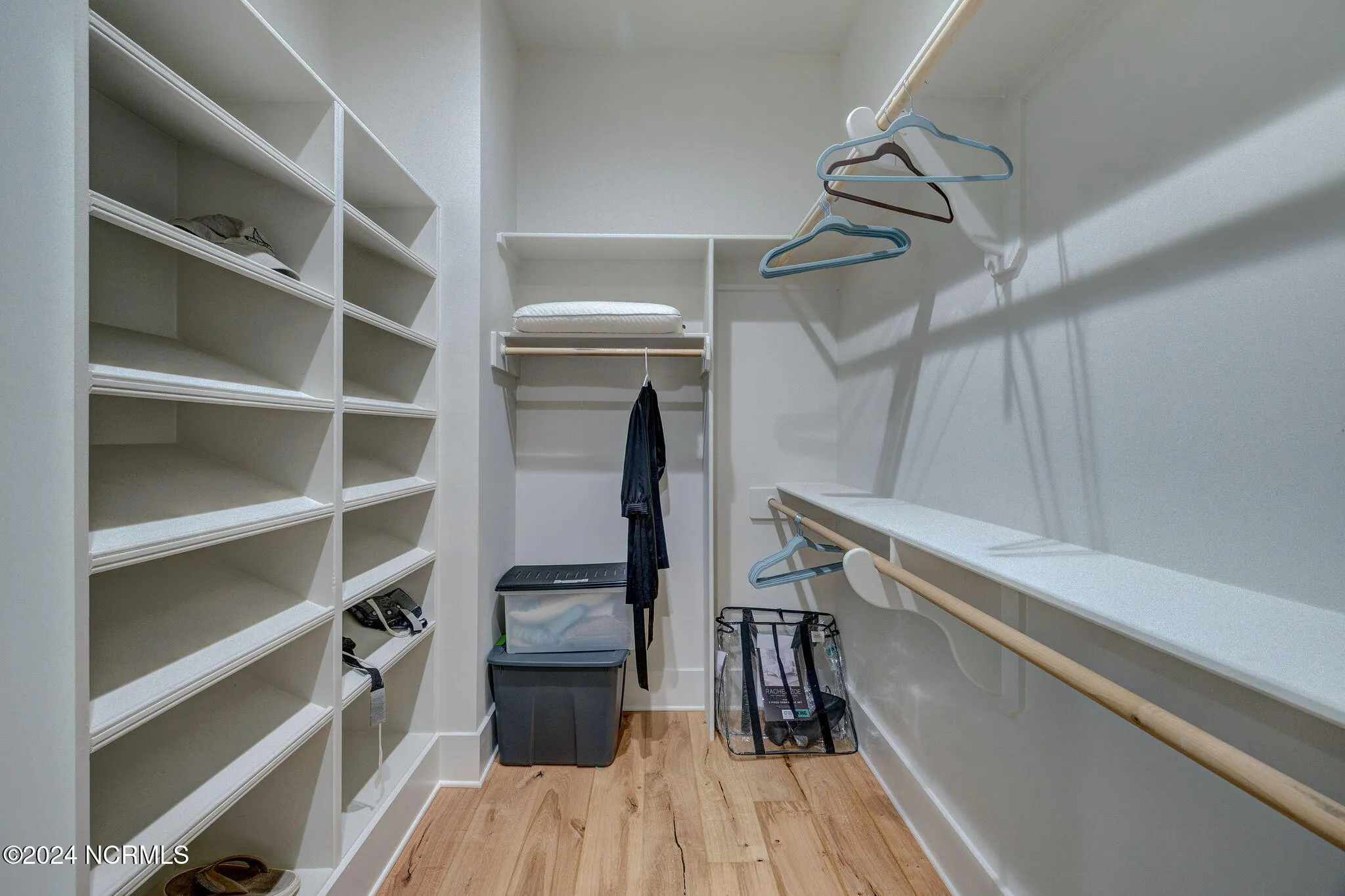 Hampstead, North Carolina 28443, United States, 5 Bedrooms Bedrooms, ,4 BathroomsBathrooms,Residential,Active,38677