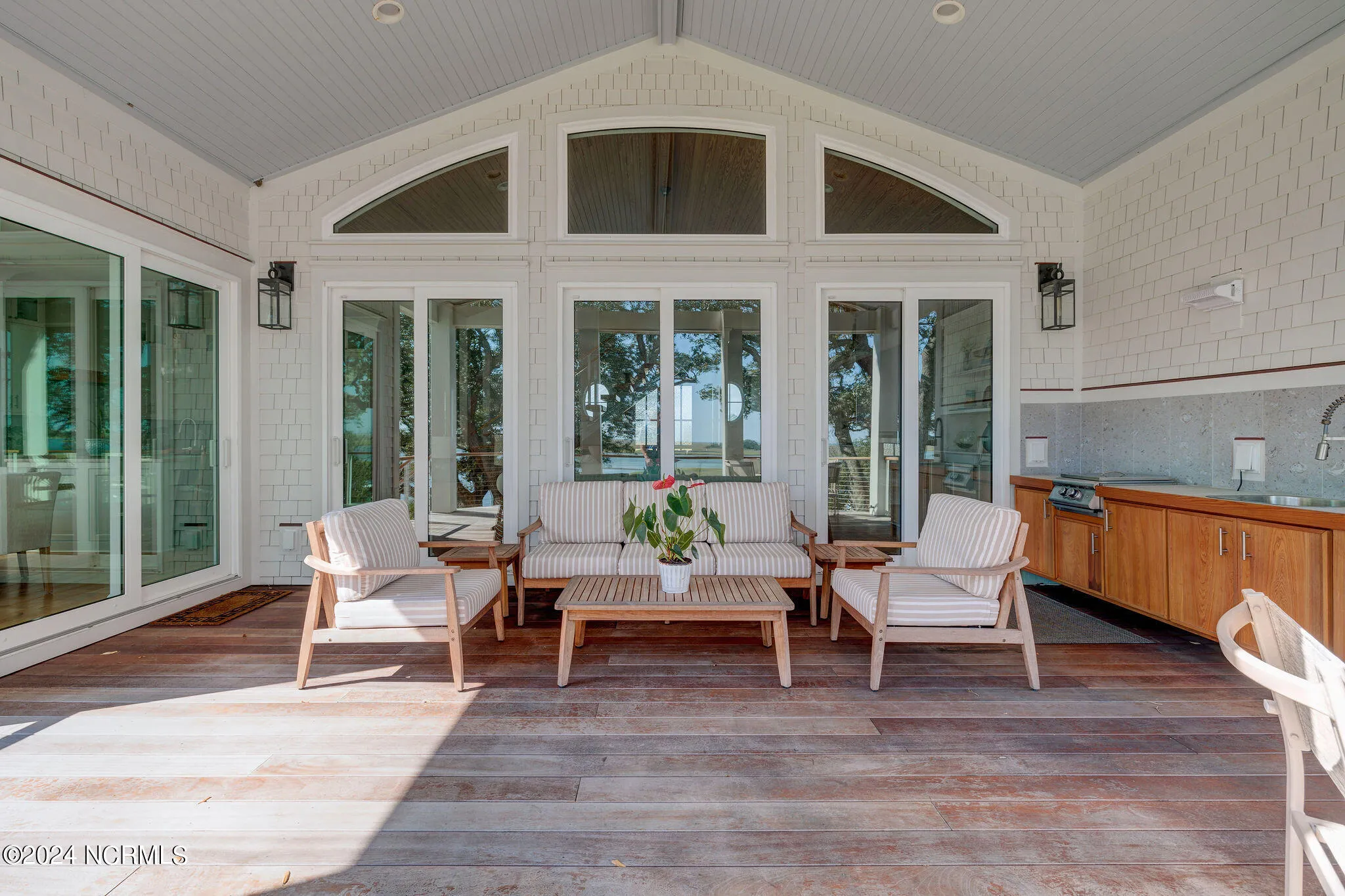 Hampstead, North Carolina 28443, United States, 5 Bedrooms Bedrooms, ,4 BathroomsBathrooms,Residential,Active,38677