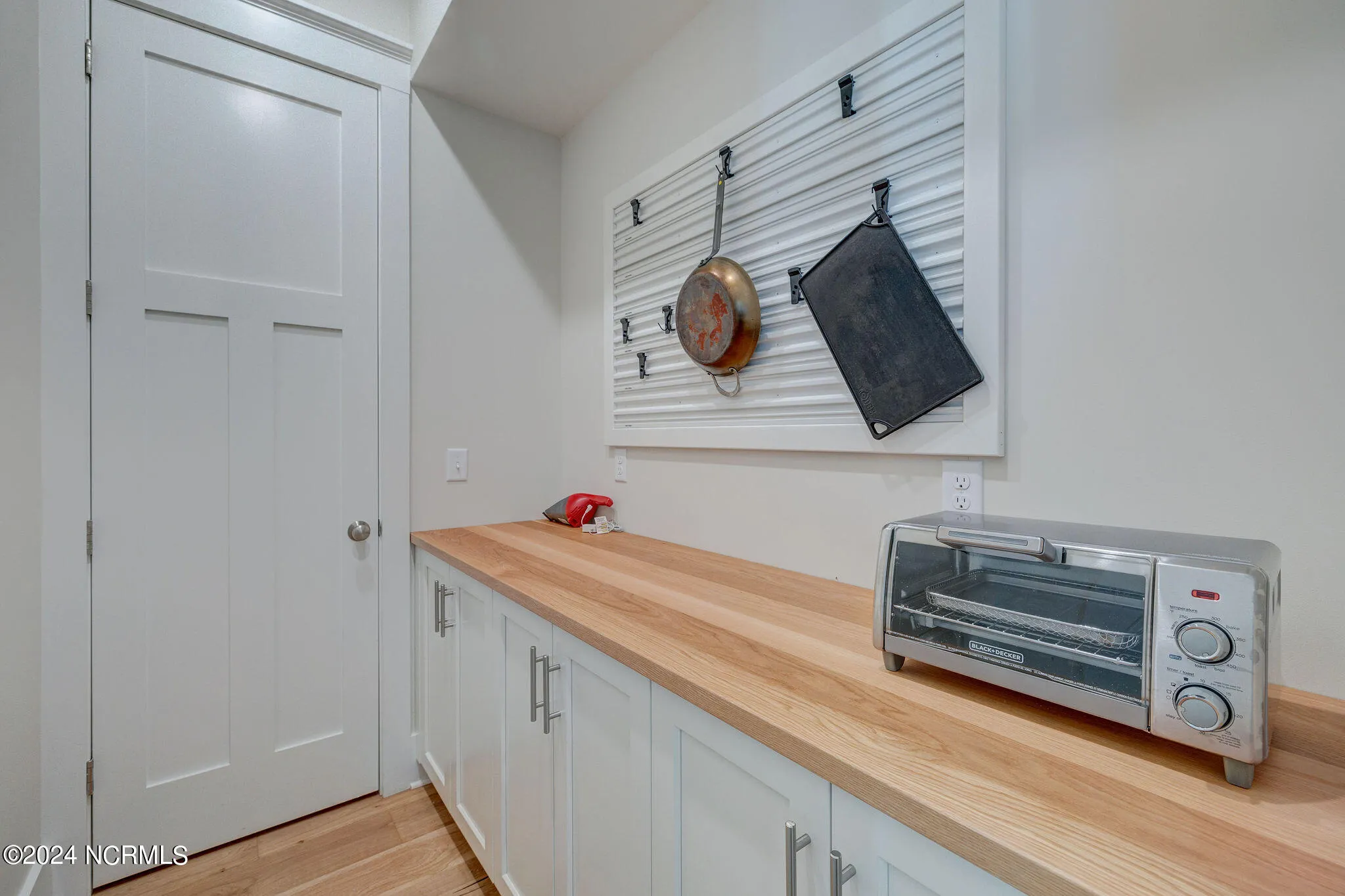 Hampstead, North Carolina 28443, United States, 5 Bedrooms Bedrooms, ,4 BathroomsBathrooms,Residential,Active,38677