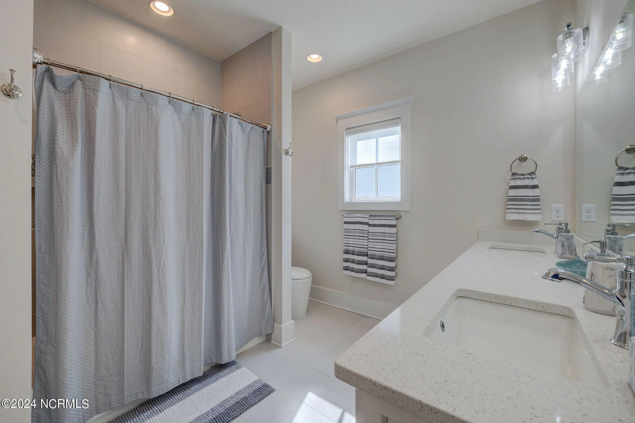 Hampstead, North Carolina 28443, United States, 5 Bedrooms Bedrooms, ,4 BathroomsBathrooms,Residential,Active,38677