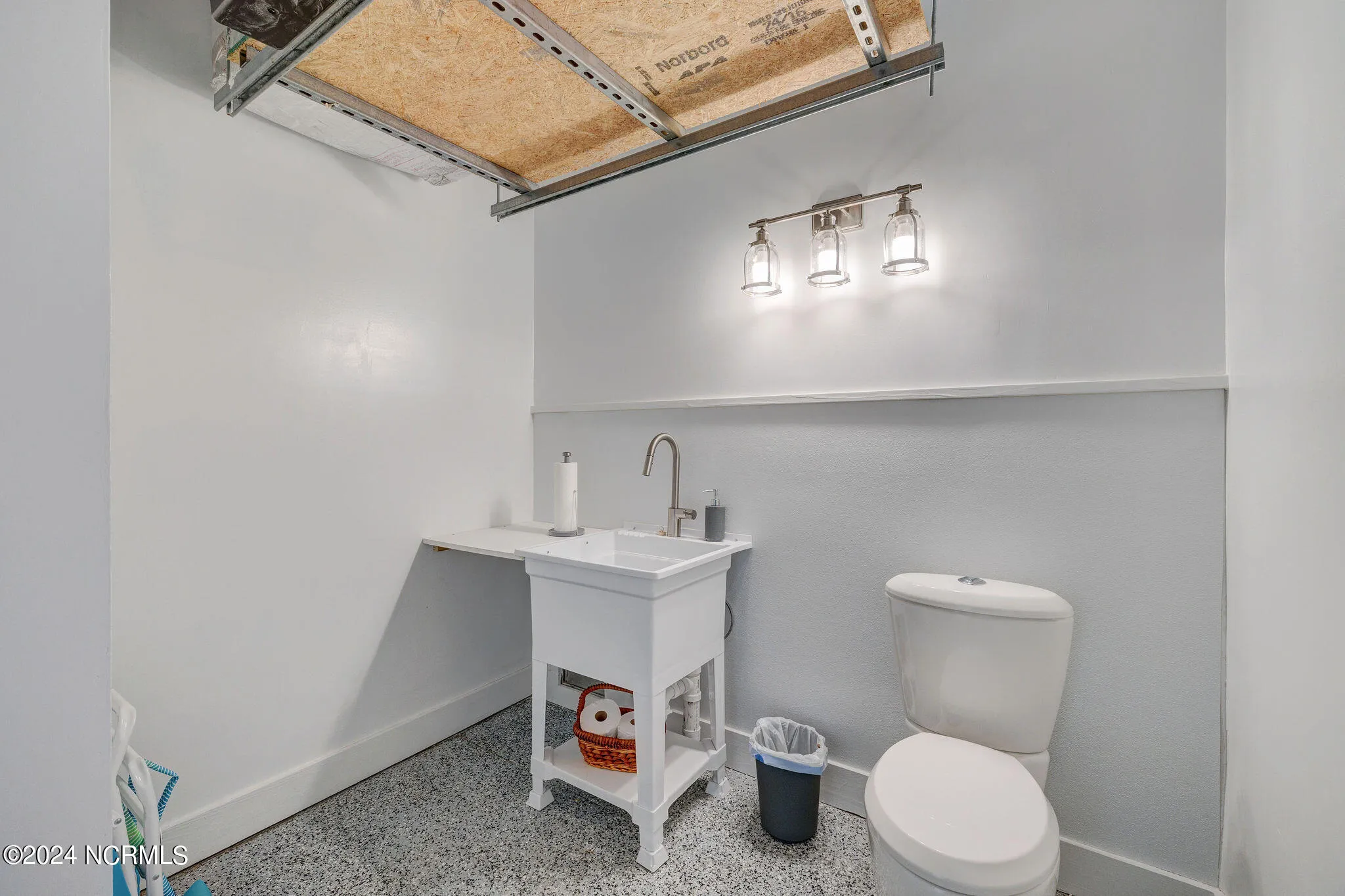 Hampstead, North Carolina 28443, United States, 5 Bedrooms Bedrooms, ,4 BathroomsBathrooms,Residential,Active,38677