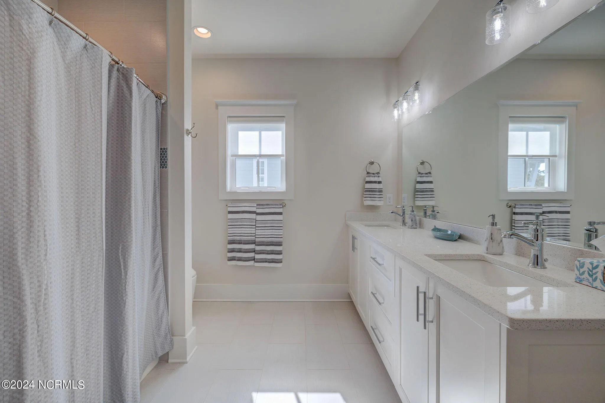 Hampstead, North Carolina 28443, United States, 5 Bedrooms Bedrooms, ,4 BathroomsBathrooms,Residential,Active,38677