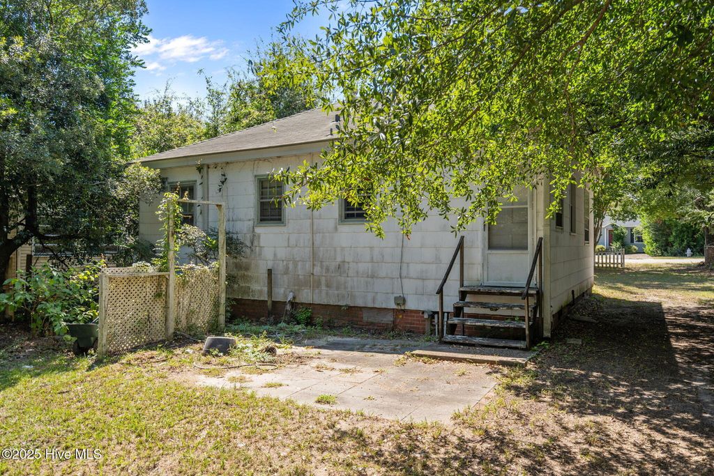 Photo of 2061 Burnett Boulevard, Wilmington, NC 28401 (MLS # 100529462)