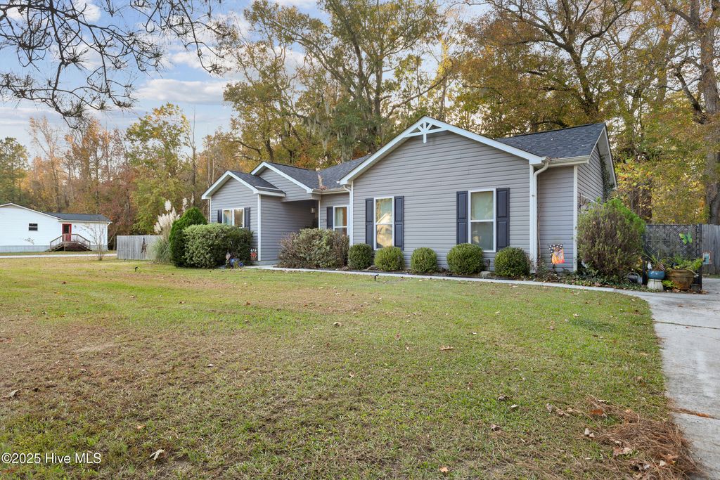 Photo of 135 Stones Throw Court, Rocky Point, NC 28457 (MLS # 100541940)