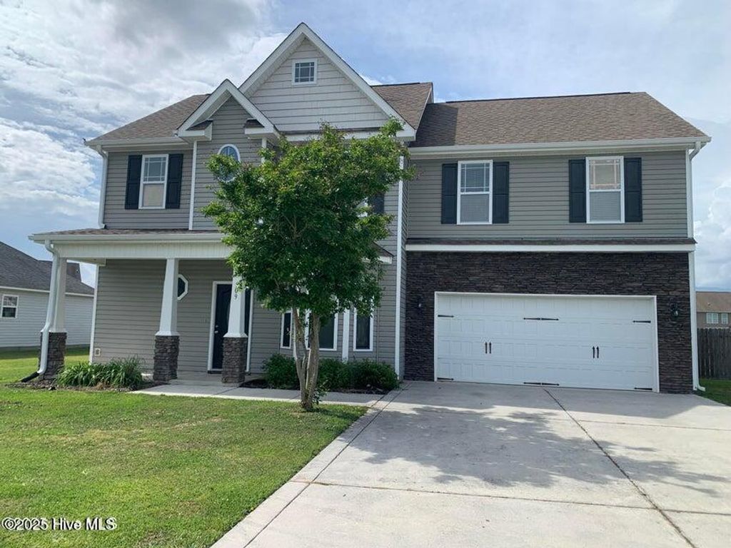 Photo of 509 Louvre Lane, Jacksonville, NC 28546 (MLS # 100534199)