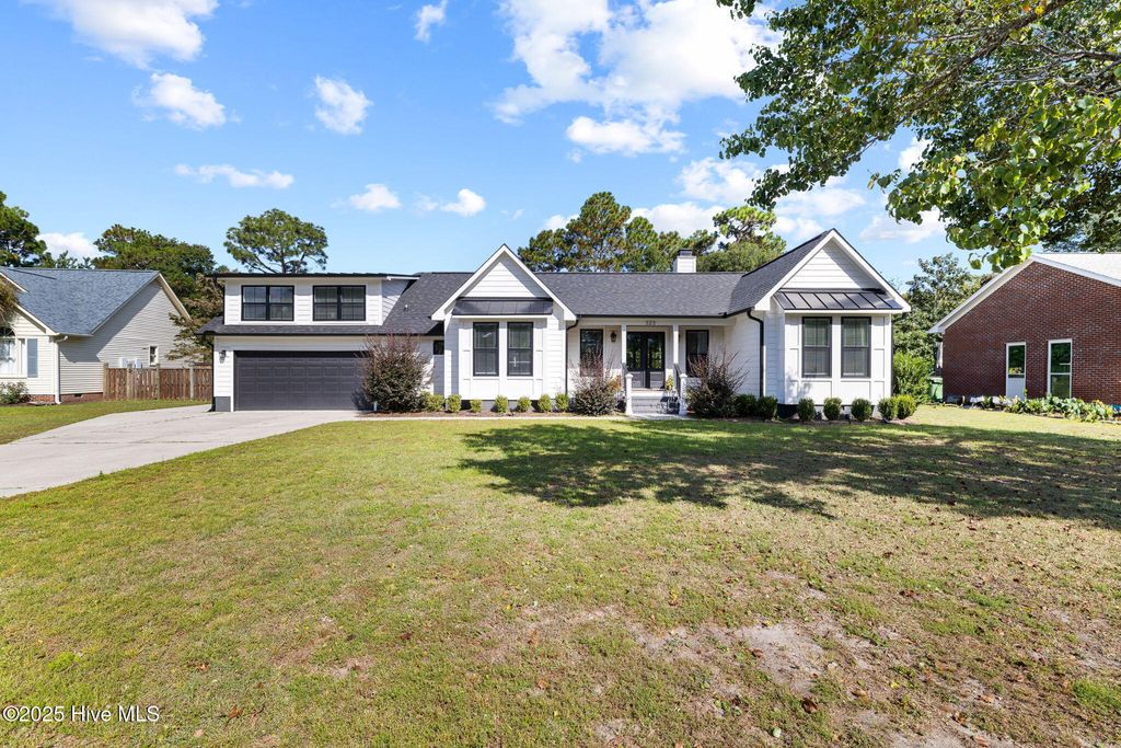 Photo of 323 Wiregrass Road, Wilmington, NC 28405 (MLS # 100533298)