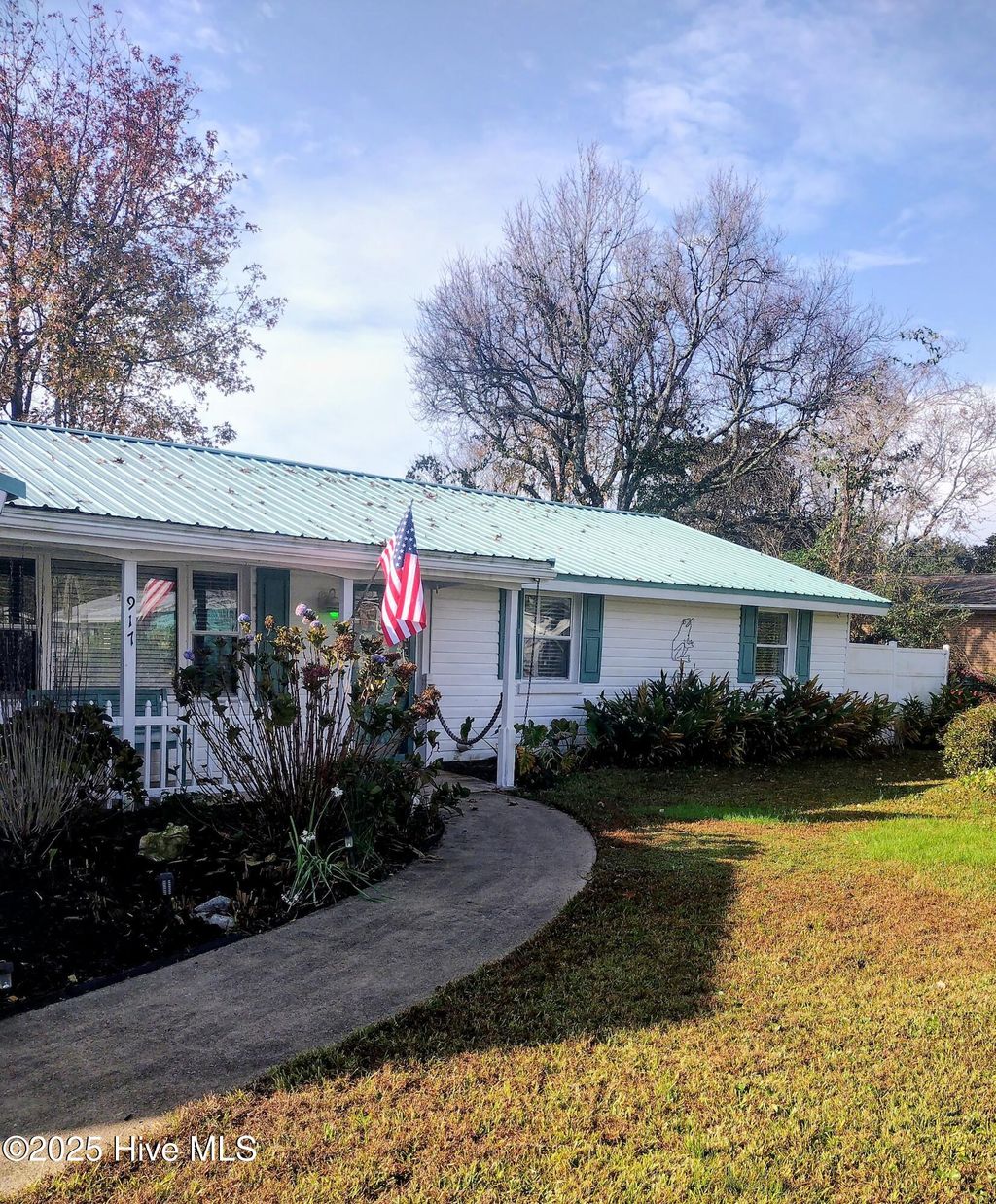 Photo of 917 Davis Place, Morehead City, NC 28557 (MLS # 100543011)