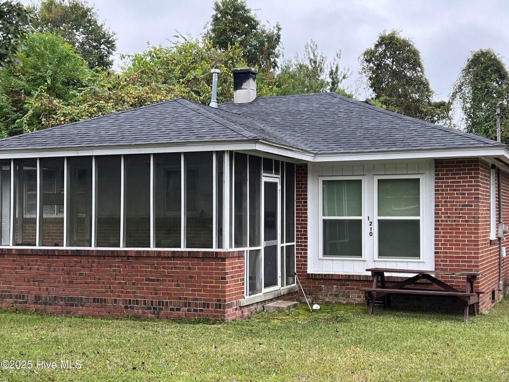 Photo of 1210 Ferndale Lane, Kinston, NC 28501 (MLS # 100535752)