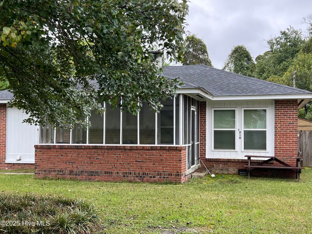 Photo of 1210 Ferndale Lane, Kinston, NC 28501 (MLS # 100535752)