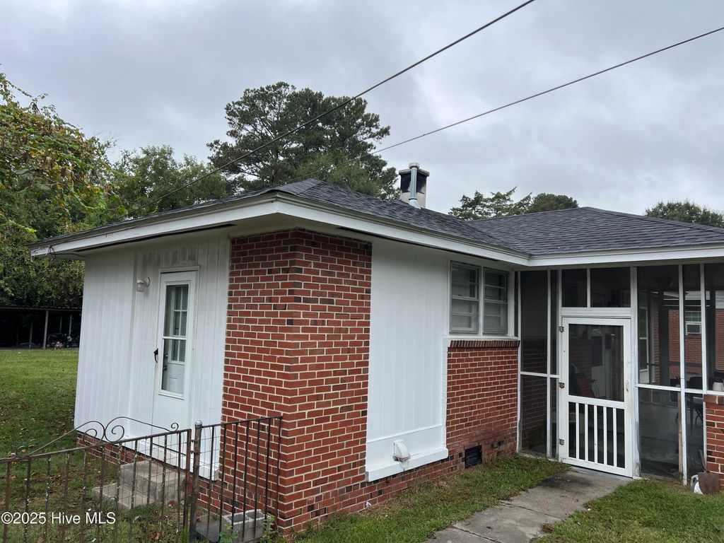 Photo of 1210 Ferndale Lane, Kinston, NC 28501 (MLS # 100535752)