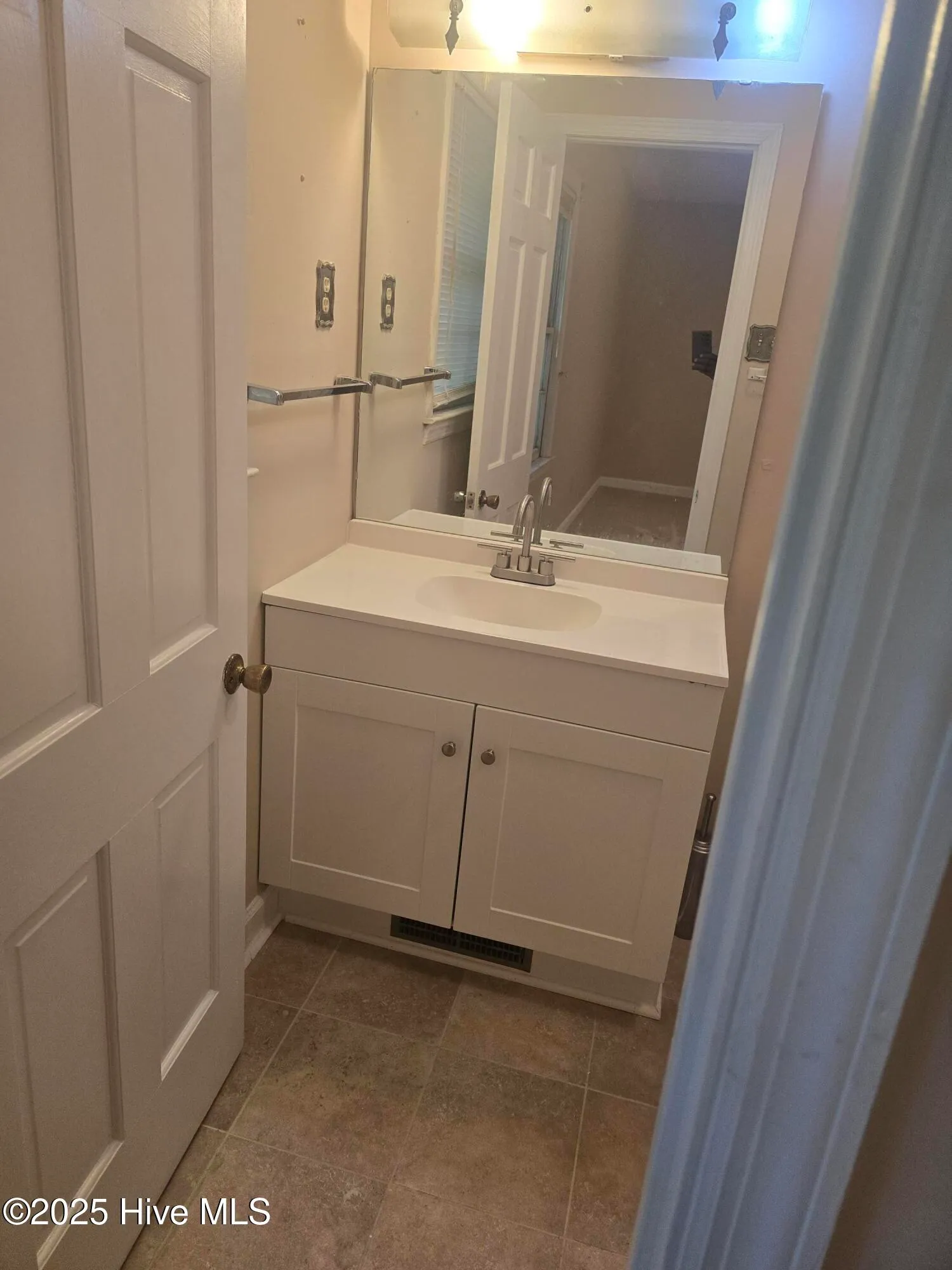 Southern Pines, North Carolina 28387, United States, 3 Bedrooms Bedrooms, ,2 BathroomsBathrooms,Residential,Active,210911