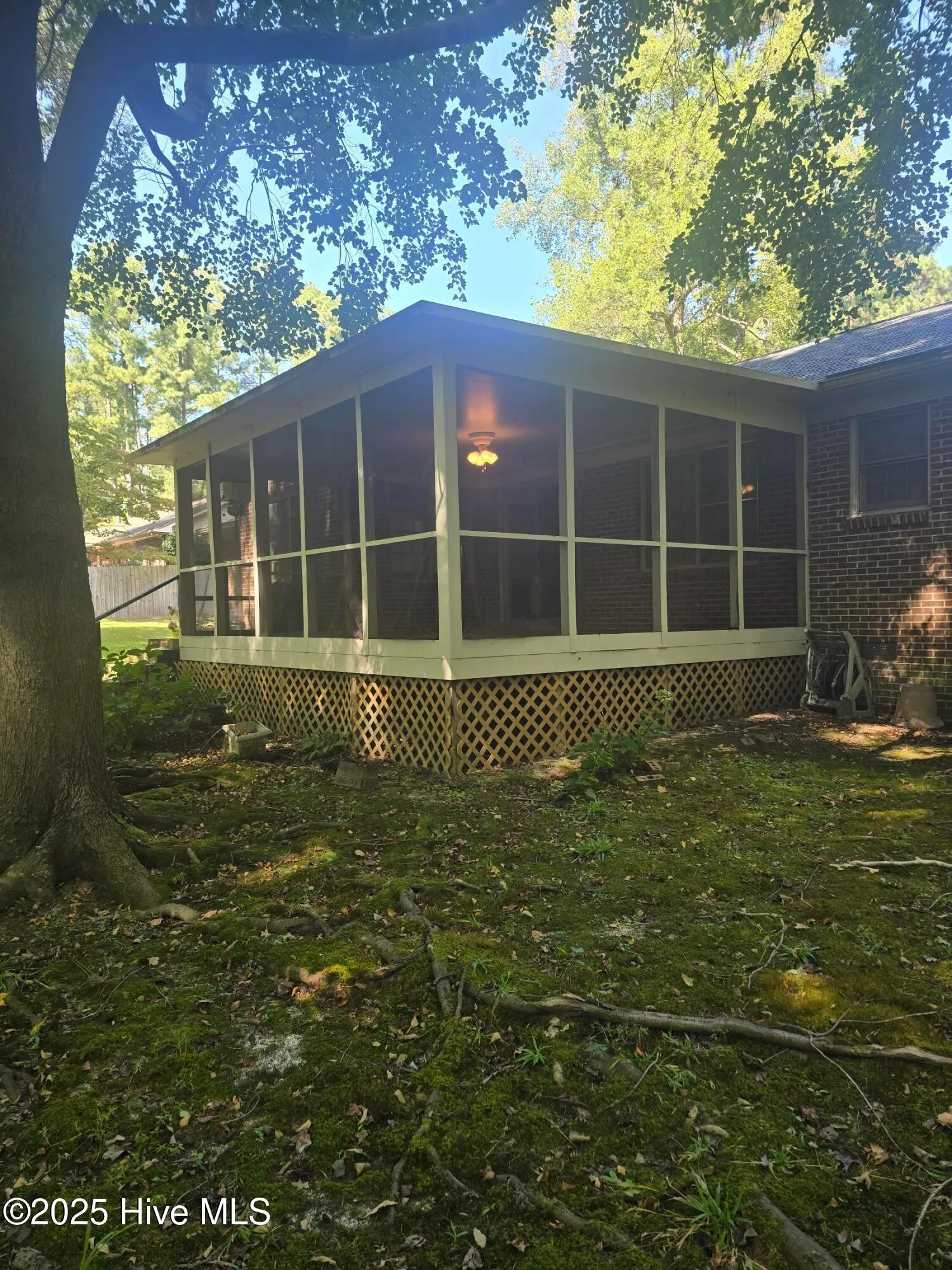 Southern Pines, North Carolina 28387, United States, 3 Bedrooms Bedrooms, ,2 BathroomsBathrooms,Residential,Active,210911