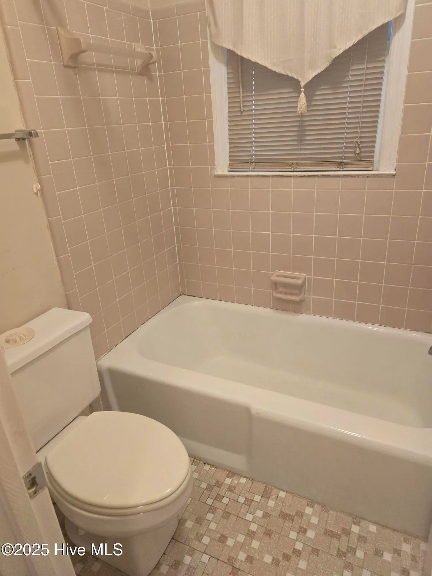 Southern Pines, North Carolina 28387, United States, 3 Bedrooms Bedrooms, ,2 BathroomsBathrooms,Residential,Active,210911