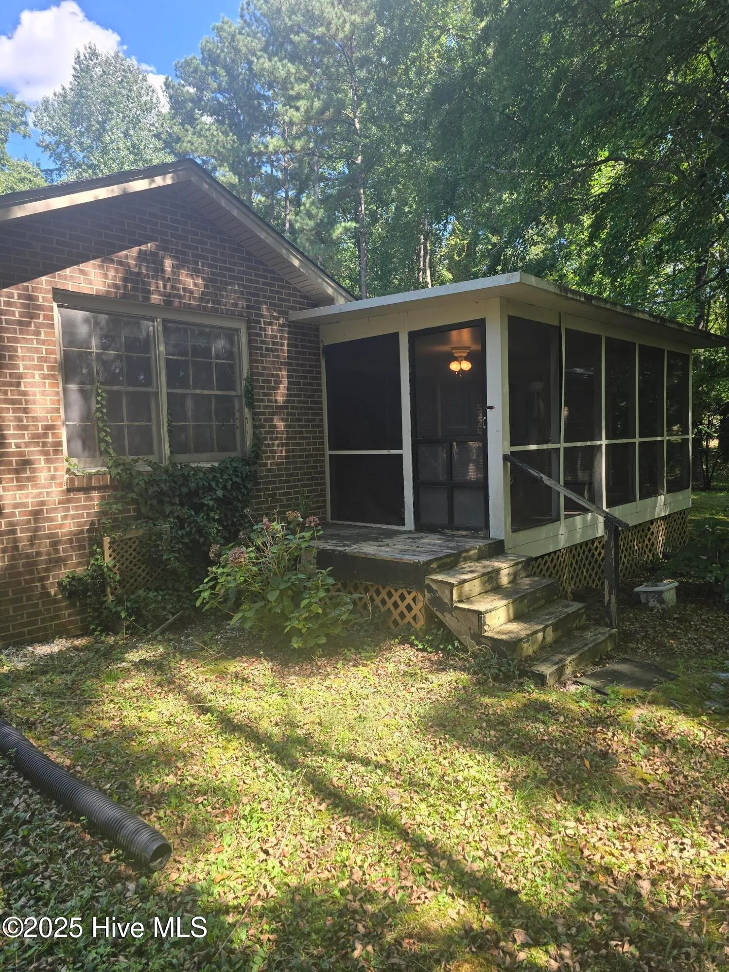 Southern Pines, North Carolina 28387, United States, 3 Bedrooms Bedrooms, ,2 BathroomsBathrooms,Residential,Active,210911