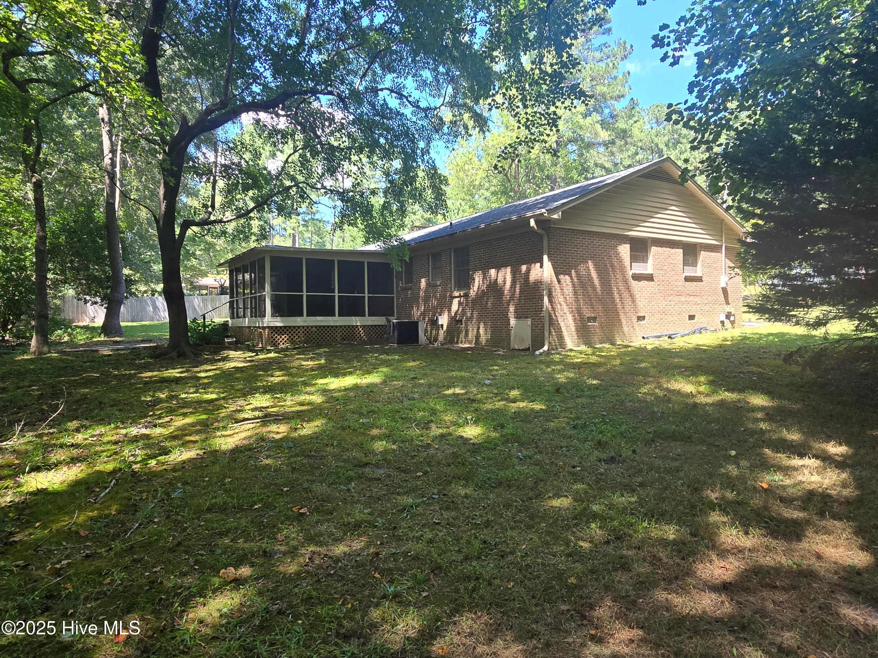 Southern Pines, North Carolina 28387, United States, 3 Bedrooms Bedrooms, ,2 BathroomsBathrooms,Residential,Active,210911