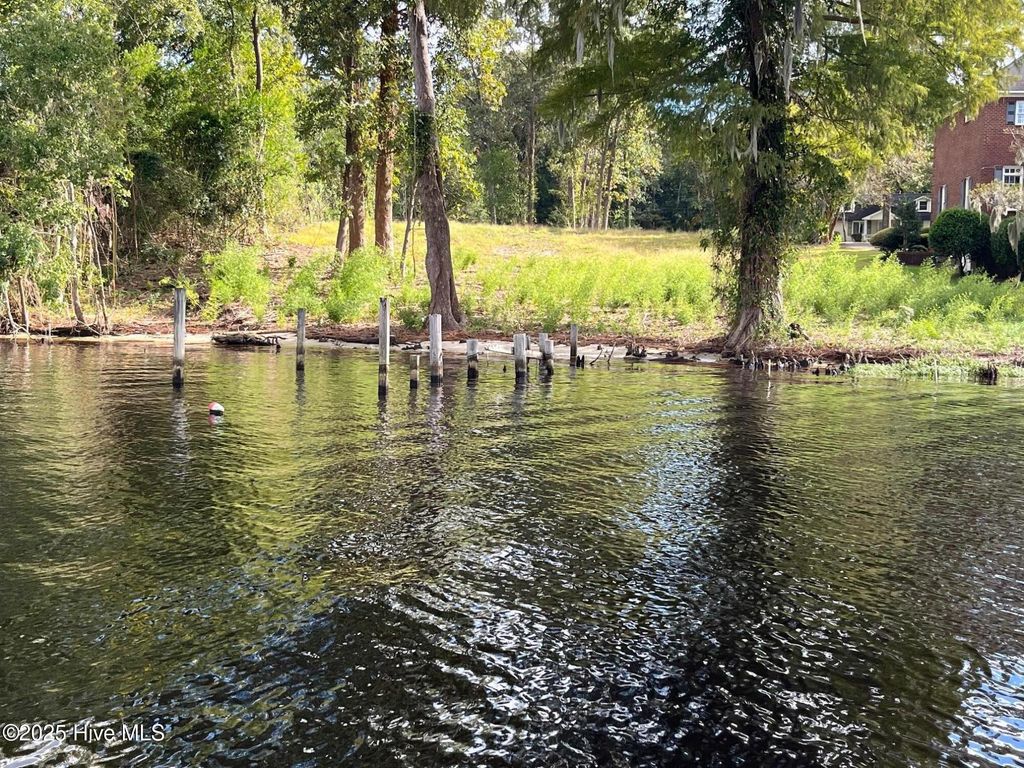 Photo of 2321 Chinquapin Road, New Bern, NC 28562 (MLS # 100531643)