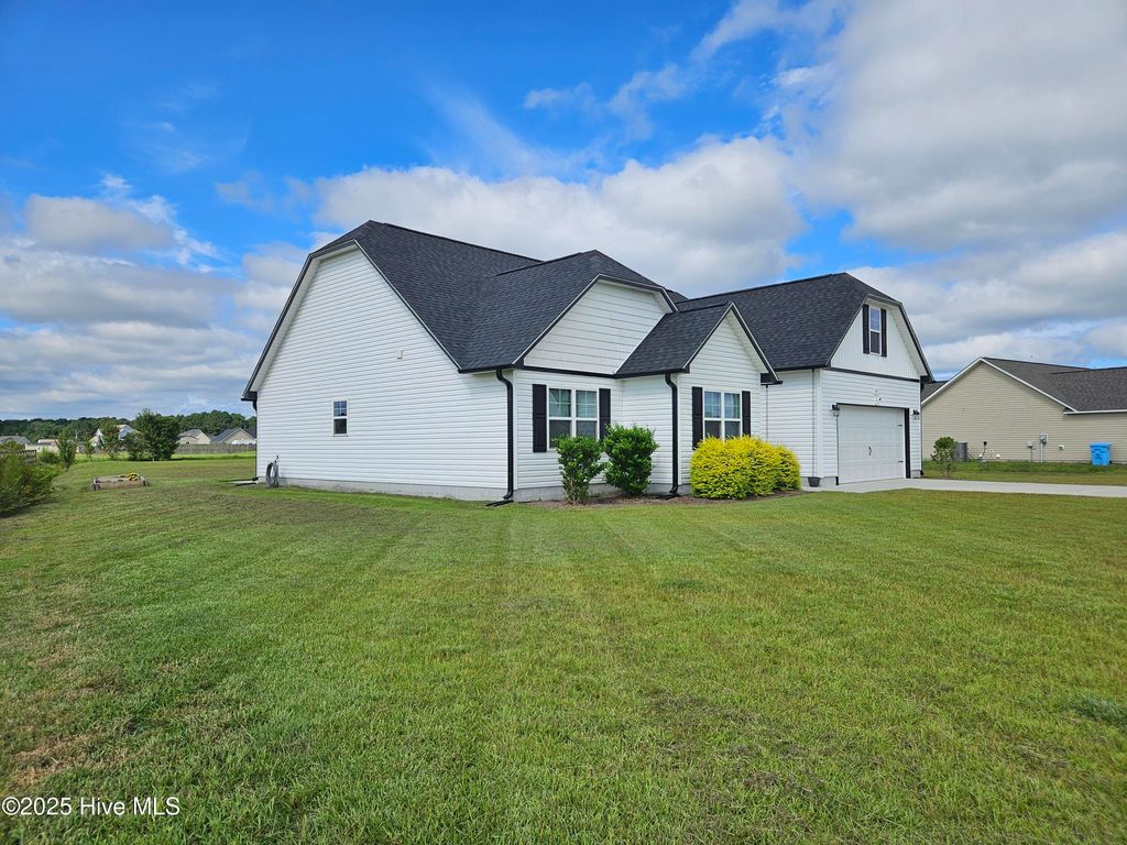 Photo of 115 Cherry Ridge Court, Richlands, NC 28574 (MLS # 100526822)